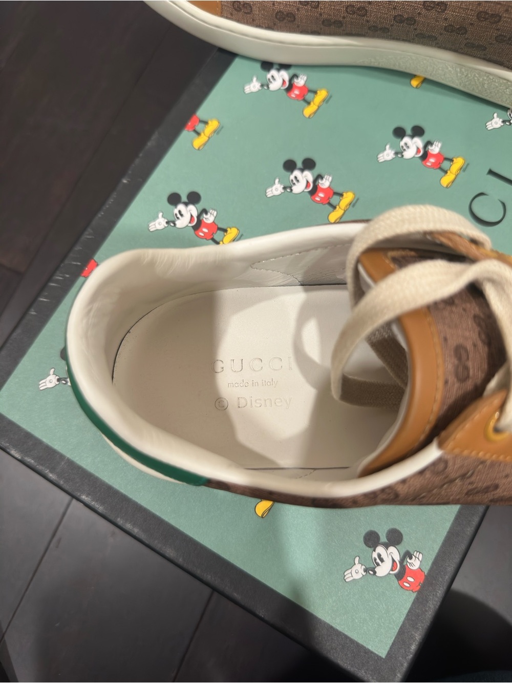 Gucci Brown Canvas Mickey Low-Top Women’s Sneakers with Green Heel - Picture 4 of 8